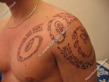 epaule-pec-tatouage-tahiti-tribal_a